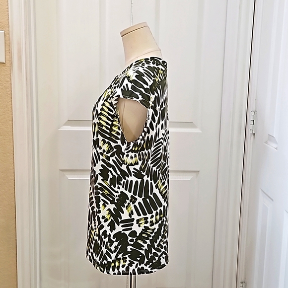 Liz Claiborne Palm Printed Blouse Green and White with pleated neckline Size MT - Picture 3 of 9